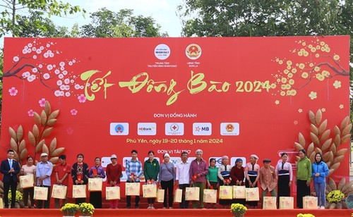 งาน “ตรุษเต๊ตปี 2024” สำหรับประชาชนในเขตทุรกันดารและเขตที่อยู่ห่างไกลความเจริญ - ảnh 1