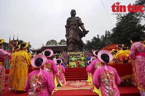 ท้องถิ่นต่างๆทั่วประเทศจัดงานฉลองครบรอบ 235 ปีชัยชนะหงอกโห่ย-ด๊งดา - ảnh 1