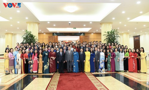 เลขาธิการใหญ่พรรค โตเลิม พบปะกับผู้แทนสภาแห่งชาติรุ่นใหม่ - ảnh 1