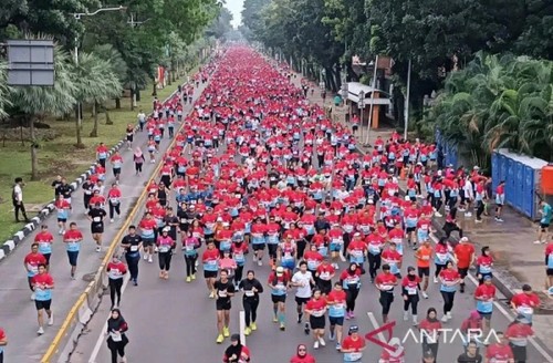การแข่งขันวิ่งมาราธอนระหว่างประเทศจาการ์ตาดึงดูดนักกีฬาจาก 51 ประเทศเข้าร่วม - ảnh 1