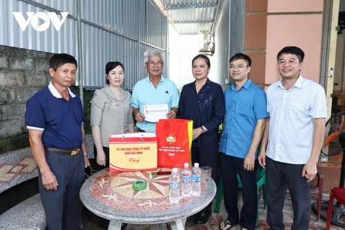 กิจกรรมช่วยเหลือผู้ประสบภัยจากพายุบัวลอยและพายุแมตโมทั้งภายในและต่างประเทศ - ảnh 2