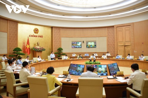 COVID-19 containment is top priority at the moment, says PM  - ảnh 2