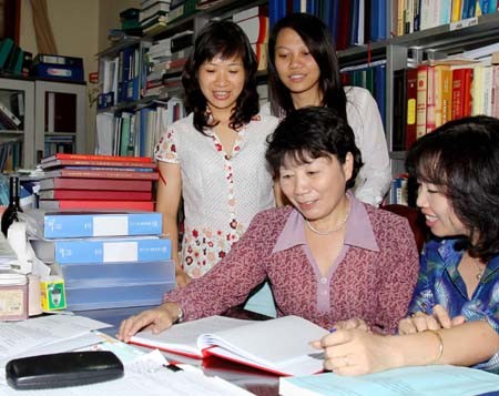 Förderung der Frauen bei Industrialisierung und Modernisierung des Landes  - ảnh 1