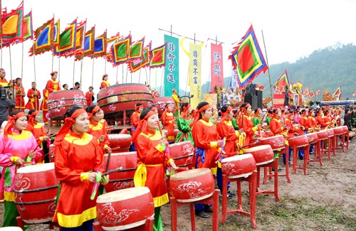 Zahlreiche Frühlingsfeste zum neuen Jahr - ảnh 1
