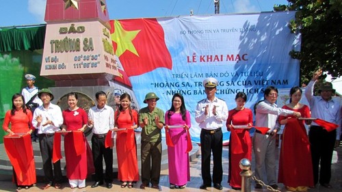 Ausstellung über Spratly- und Paracelinselgruppe in Khanh Hoa - ảnh 1