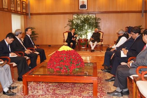 Vorsitzender der Vaterländischen Front Vietnams Nguyen Thien Nhan besucht Indien - ảnh 1