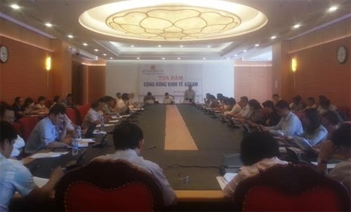 Gespräch über die ASEAN-Wirtschaftsgemeinschaft - ảnh 1