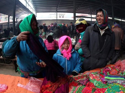 Markttag am Sonntag im Kreis Meo Vac - ảnh 4