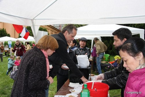 Vietnamesische Kultur beim internationalen multi-ethnischen Fest in Tschechien - ảnh 1