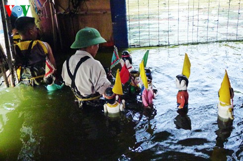 Einzigartiges und attraktives Wasserpuppentheater im Dorf Nguyen - ảnh 1