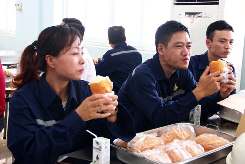 Brötchen für Bergmänner in Quang Ninh - ảnh 1