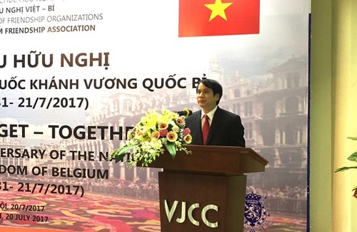 Freundschaftsaustausch zum 186. Nationalfeiertag Belgiens - ảnh 1