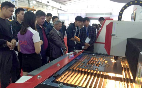 250 Unternehmen nehmen an internationaler Messe für vietnamesische Industriewaren teil - ảnh 1