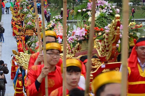 Lebendige Frühlingsfeste im ganzen Land - ảnh 1