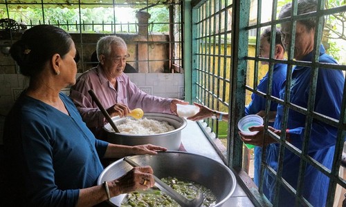 Die Portionen für bedürftige Patienten - ảnh 1