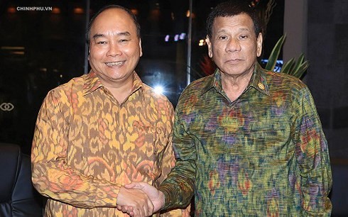 Premierminister Nguyen Xuan Phuc trifft den Präsidenten der Philippinen - ảnh 1