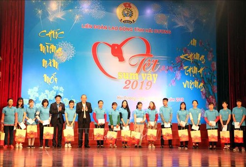 Verstärkung der Aktivitäten für bedürftigte Menschen und ethnische Minderheiten zum Neujahrsfest Tet - ảnh 1