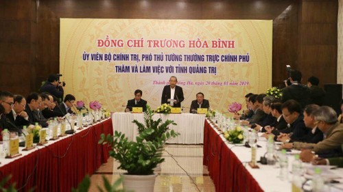 Tagung zwischen Vizepremierminister Truong Hoa Binh und der Leitung der Provinz Quang Tri - ảnh 1
