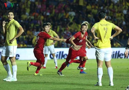 King’s Cup: Vietnamesische Fußballmannschaft gewinnt Ticket für Finale  - ảnh 1