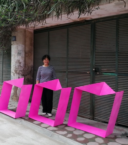 Ausstellung “Stahl und Stoff” der Bildhauerin Le Thi Hien und Malerin Tran Thanh Thuc - ảnh 1