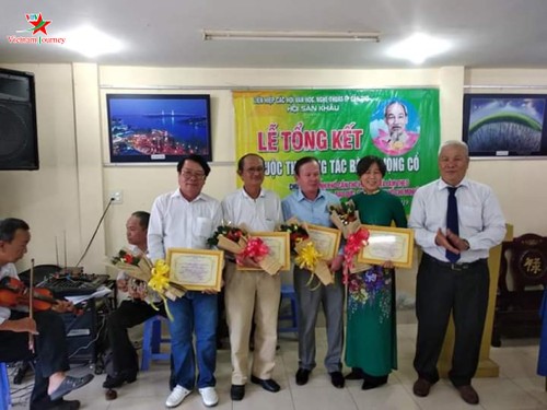 Präsident Ho Chi Minh – Inspiration für Schriftsteller und Künstler im Mekong-Delta - ảnh 1