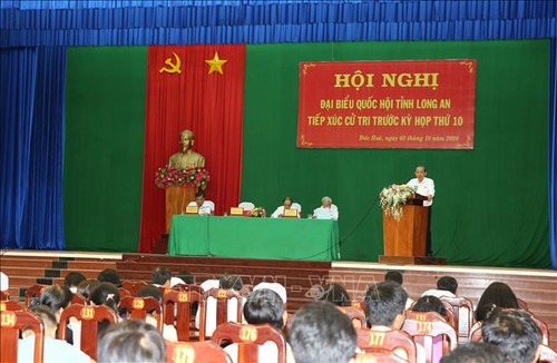 Vizepremierminister Truong Hoa Binh trifft Wähler in Long An - ảnh 1