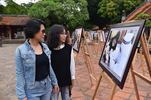 15. Fotoausstellung „Hanoi in mir” in Hanoi - ảnh 1