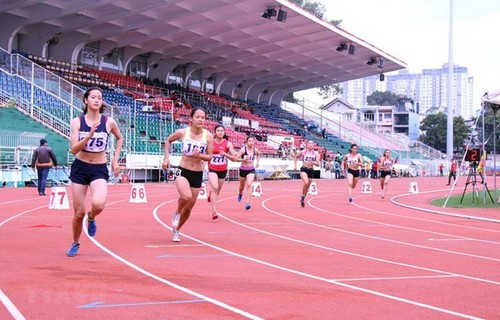 Fast 460 Läufer nehmen an der nationalen Leichtathletikmeisterschaft 2020 teil - ảnh 1