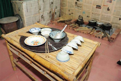 Reise in die Vergangenheit durch die Ausstellung „Eindruck der Subventionszeit“	 - ảnh 1