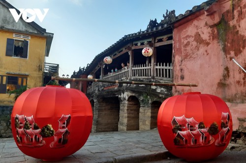 Kunstauftritt „Beleuchtung Hoi An” zur Begrüßung des Neujahrs - ảnh 1