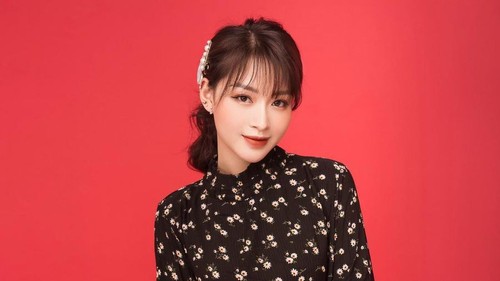 Gewinnerin des Gesangswettbewerbs der Stadt Hanoi präsentiert erstes Lied - ảnh 1