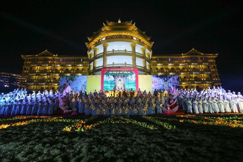 ​Feier zum Erleuchtungstag und Gebet für den Frieden der Bevölkerung - ảnh 1