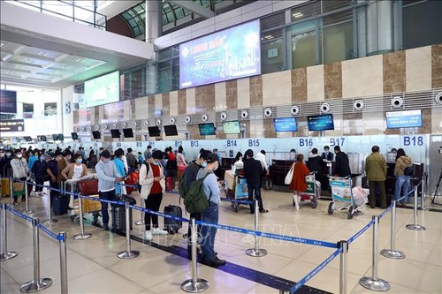 Die Wiederaufnahme der Aktivitäten der Luftfahrt und des Tourismus soll die Epidemie-Bekämpfung garantieren - ảnh 1