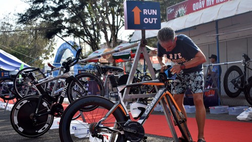 Triathlonrennen Vietnam 2021 in Küstenstadt Vung Tau  - ảnh 1