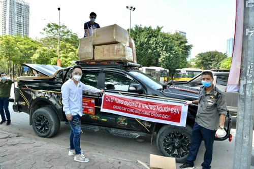 Covid-19-Bekämpfung: Sänger Tung Duong und Freunde unterstützen mit mehr als 16.000 Euro Bac Ninh und Bac Giang  - ảnh 1