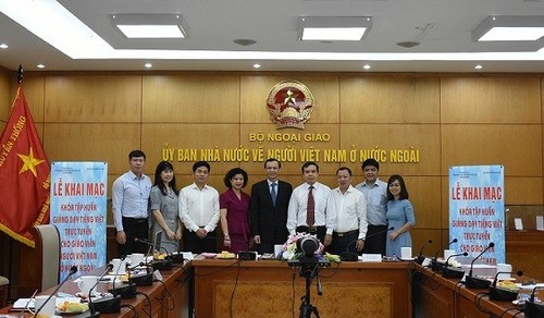 Verbesserung der Qualifikation und pädagogischen Fähigkeit vietnamesischer Lehrer im Ausland - ảnh 1