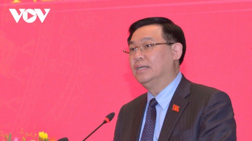 Parlamentspräsident Vuong Dinh Hue trifft ehemalige Leiter des Parlaments - ảnh 1