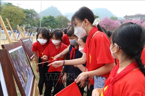Foto- und Bilderausstellung über den nördlichsten Punkt Ha Giang, Meer und Inseln Vietnams - ảnh 1