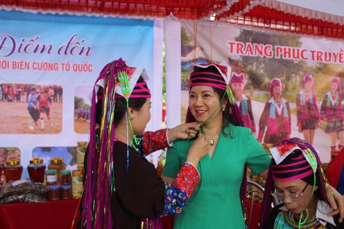 Das Fest der Falschen Myrte in der Stadt Mong Cai 2023 - ảnh 1