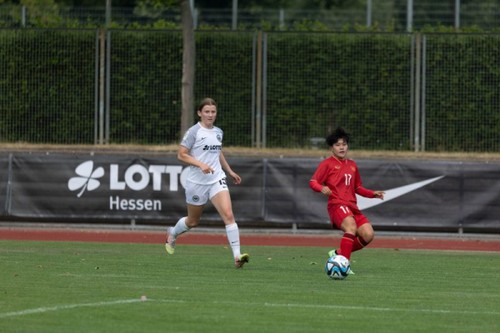 Sieg der vietnamesischen Fußballmannschaft der Frauen beim ersten Freundschaftsspiel in Deutschland - ảnh 1