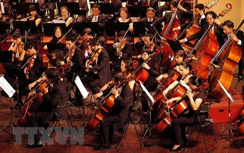 International bekannte Künstler beim Konzert „Von West nach Ost”  - ảnh 1