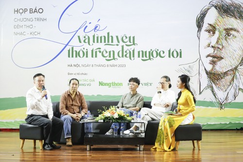 Poesie- und Dramanacht zum 75. Geburtstag des Dichters Luu Quang Vu - ảnh 1