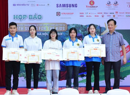 Start des 16. Benefiz-Golfturniers zugunsten vietnamesischer Kinder - ảnh 1