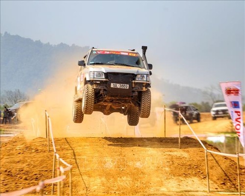 Fast 90 Teams nehmen am Offroad-Rennen in Hanoi teil - ảnh 1