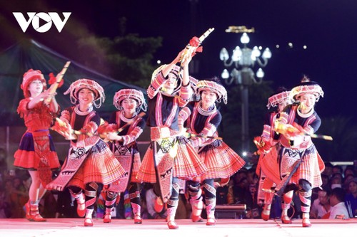 Kulturaustausch zwischen Vietnam und China in Lai Chau - ảnh 1