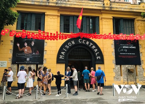 Mehr als Vier Millionen ausländische Touristen besuchen Hanoi  - ảnh 1