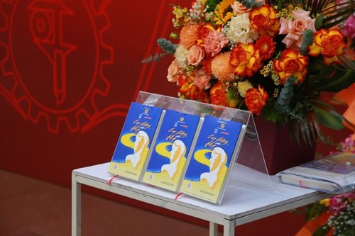 Ausstellung über den 70. Jahrestag der Arbeiterliteratur - ảnh 1