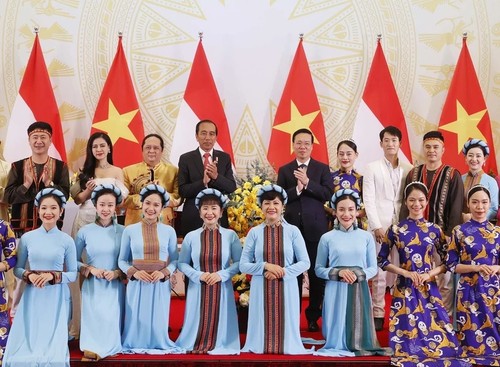 Staatspräsident Vo Van Thuong leitet Festessen für den indonesischen Präsidenten - ảnh 1