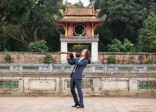 MV „Going Home” von Kenny G zur Vorstellung vietnamesischer Schönheit präsentiert  - ảnh 1