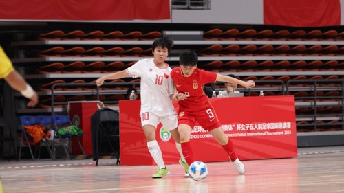 Vietnams Futsal-Mannschaft der Frauen steht vor Siegeschance in China - ảnh 1